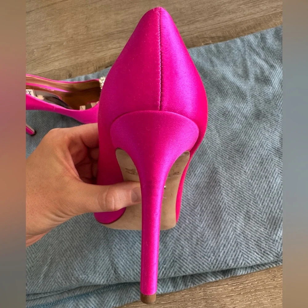 BADGLEY MISCHKA Cher Crystal Embellished Pump in Hot Pink Satin Size US 8.5 - Picture 8 of 16